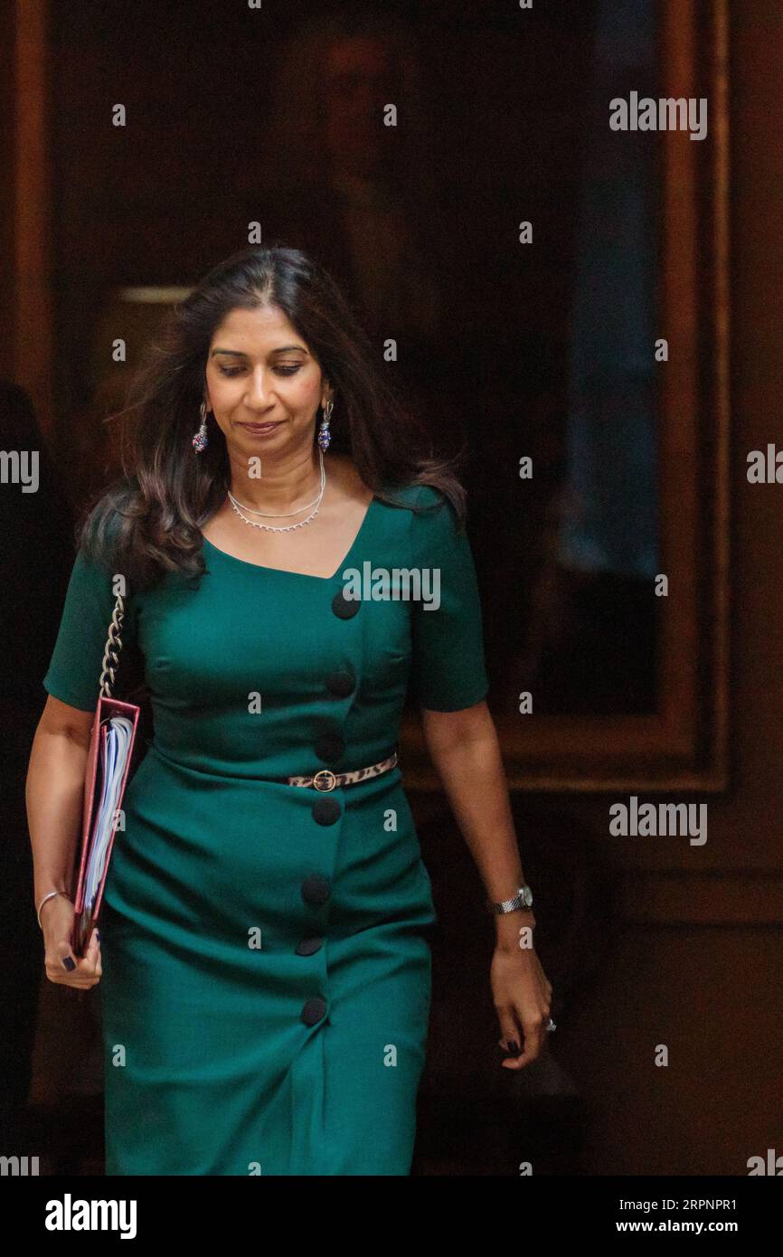 Downing Street, London, Großbritannien. September 2023. Suella Braverman QC MP, Secretary of State for the Home Department, nimmt an der ersten wöchentlichen Kabinettssitzung in der 10 Downing Street seit der Rückkehr aus der Sommerpause Teil. Foto von Amanda Rose/Alamy Live News Stockfoto