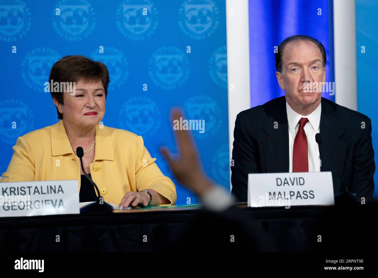 200304 -- WASHINGTON, 4. März 2020 -- IWF-Geschäftsführerin Kristalina Georgieva L und Weltbankpräsident David Malpass nehmen am 4. März 2020 an einer Pressekonferenz in Washington D.C., USA, Teil. Das Gremium, das die Politik festlegt, hat am Mittwoch zugesagt, die erforderliche Unterstützung zu leisten, um die wirtschaftlichen und finanziellen Auswirkungen der anhaltenden COVID-19-Epidemie abzumildern. US-WASHINGTON D.C.-IMFC-COVID-19-PRESSEKONFERENZ LIUXJIE PUBLICATIONXNOTXINXCHN Stockfoto
