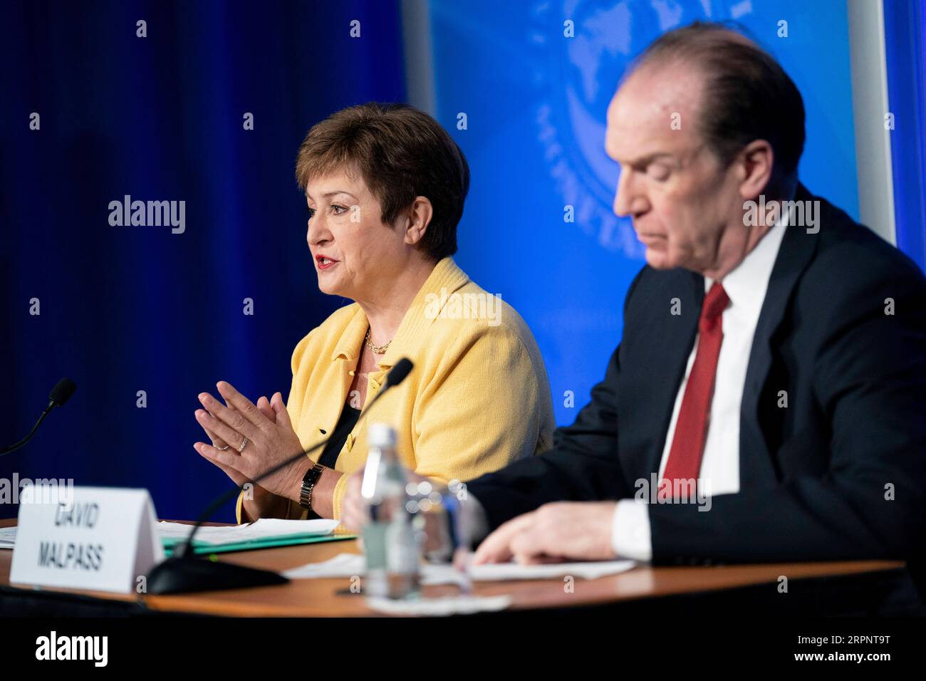 200304 -- WASHINGTON, 4. März 2020 -- IWF-Geschäftsführerin Kristalina Georgieva L und Weltbankpräsident David Malpass nehmen am 4. März 2020 an einer Pressekonferenz in Washington D.C., USA, Teil. Das Gremium, das die Politik festlegt, hat am Mittwoch zugesagt, die erforderliche Unterstützung zu leisten, um die wirtschaftlichen und finanziellen Auswirkungen der anhaltenden COVID-19-Epidemie abzumildern. US-WASHINGTON D.C.-IMFC-COVID-19-PRESSEKONFERENZ LIUXJIE PUBLICATIONXNOTXINXCHN Stockfoto