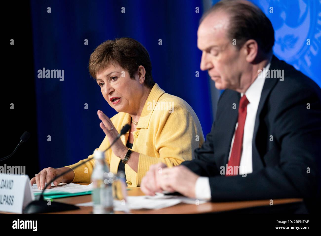 200304 -- WASHINGTON, 4. März 2020 -- IWF-Geschäftsführerin Kristalina Georgieva L und Weltbankpräsident David Malpass nehmen am 4. März 2020 an einer Pressekonferenz in Washington D.C., USA, Teil. Das Gremium, das die Politik festlegt, hat am Mittwoch zugesagt, die erforderliche Unterstützung zu leisten, um die wirtschaftlichen und finanziellen Auswirkungen der anhaltenden COVID-19-Epidemie abzumildern. US-WASHINGTON D.C.-IMFC-COVID-19-PRESSEKONFERENZ LIUXJIE PUBLICATIONXNOTXINXCHN Stockfoto