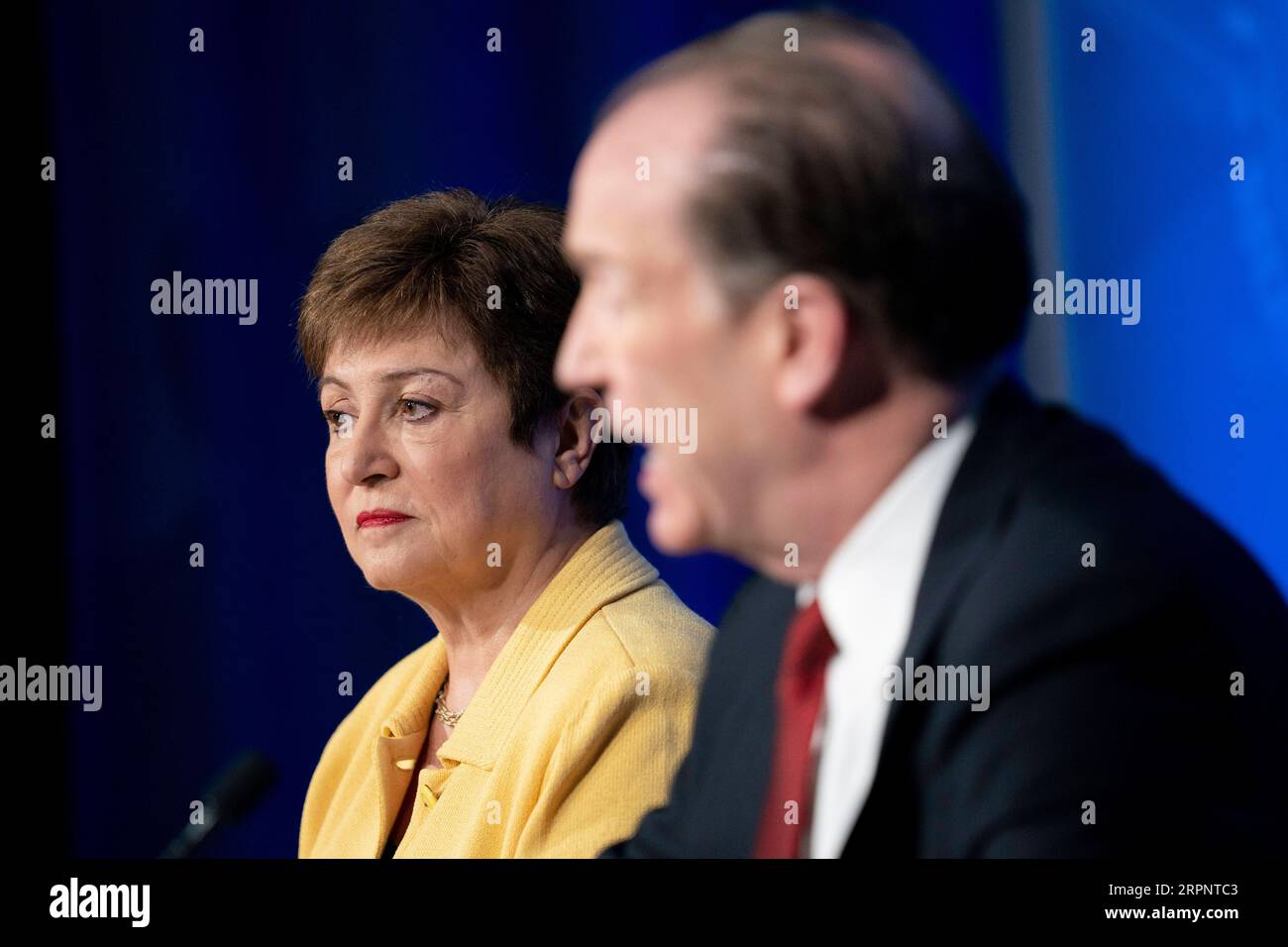 200304 -- WASHINGTON, 4. März 2020 -- IWF-Geschäftsführerin Kristalina Georgieva L und Weltbankpräsident David Malpass nehmen am 4. März 2020 an einer Pressekonferenz in Washington D.C., USA, Teil. Das Gremium, das die Politik festlegt, hat am Mittwoch zugesagt, die erforderliche Unterstützung zu leisten, um die wirtschaftlichen und finanziellen Auswirkungen der anhaltenden COVID-19-Epidemie abzumildern. US-WASHINGTON D.C.-IMFC-COVID-19-PRESSEKONFERENZ LIUXJIE PUBLICATIONXNOTXINXCHN Stockfoto