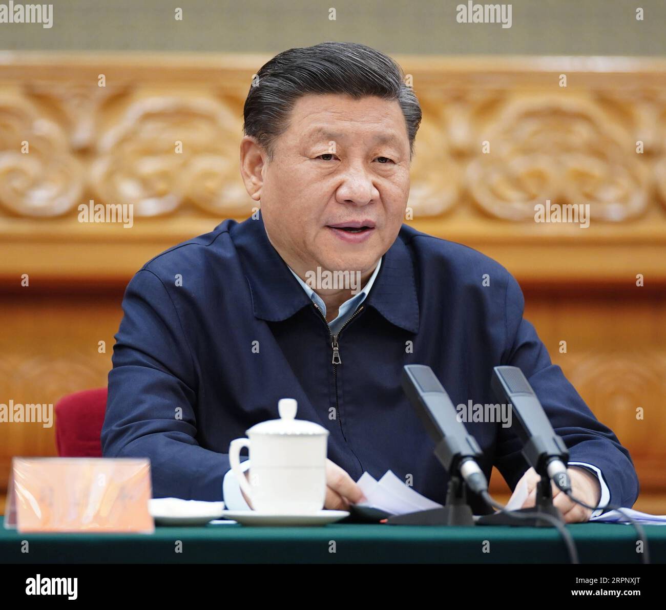 200306 -- PEKING, 6. März 2020 -- der chinesische Präsident Xi Jinping, ebenfalls Generalsekretär des Zentralkomitees der Kommunistischen Partei Chinas und Vorsitzender der Zentralen Militärkommission, hält eine wichtige Rede auf einem Symposium über die Sicherung eines entscheidenden Sieges bei der Armutsbekämpfung in Peking, der Hauptstadt Chinas, am 6. März 2020. CHINA-PEKING-XI JINPING-SYMPOSIUM-ARMUTSBEKÄMPFUNG CN JUXPENG PUBLICATIONXNOTXINXCHN Stockfoto