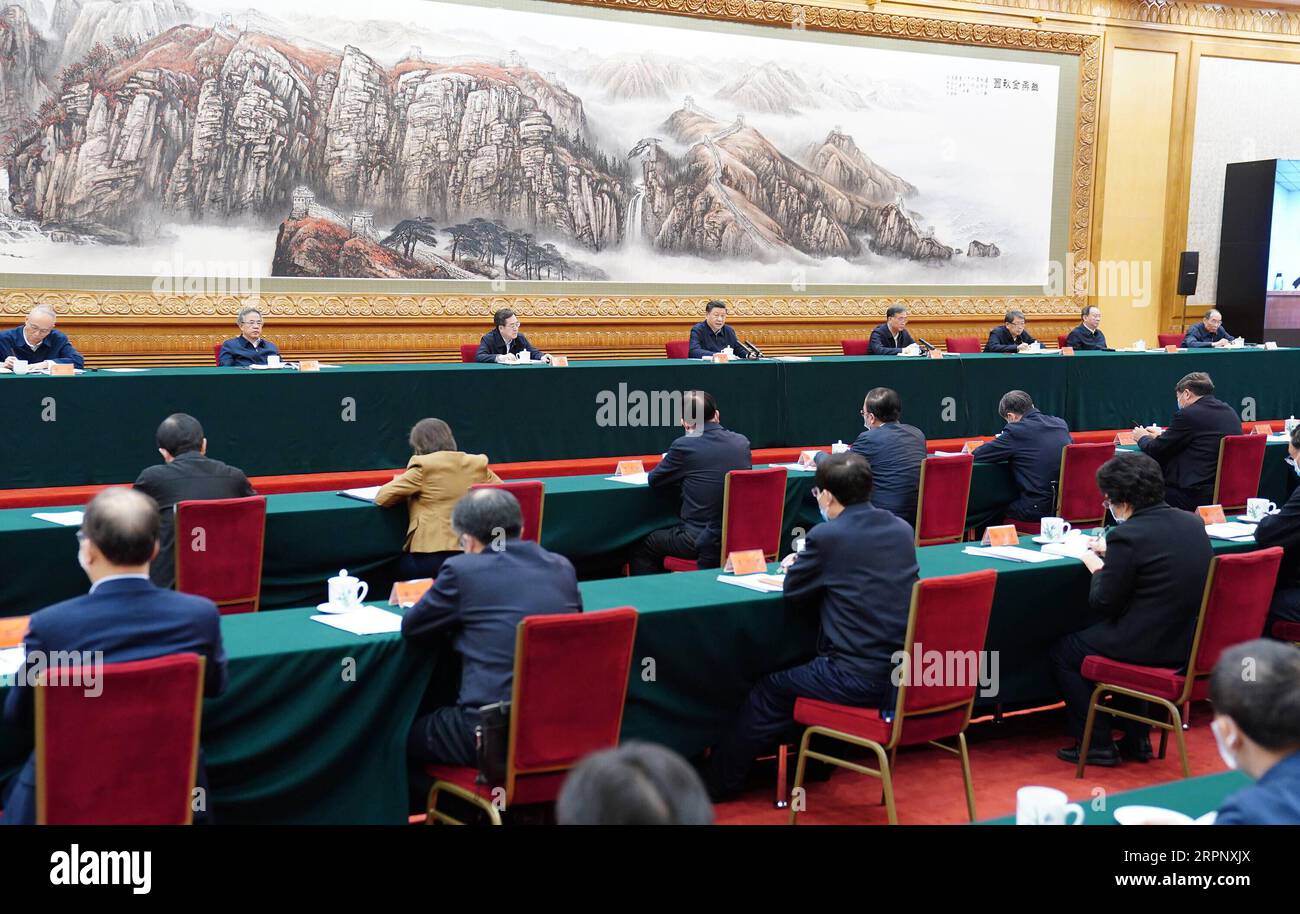 200306 -- PEKING, 6. März 2020 -- der chinesische Präsident Xi Jinping, ebenfalls Generalsekretär des Zentralkomitees der Kommunistischen Partei Chinas und Vorsitzender der Zentralen Militärkommission, hält eine wichtige Rede auf einem Symposium über die Sicherung eines entscheidenden Sieges bei der Armutsbekämpfung in Peking, der Hauptstadt Chinas, am 6. März 2020. CHINA-PEKING-XI JINPING-SYMPOSIUM-ARMUTSBEKÄMPFUNG CN JUXPENG PUBLICATIONXNOTXINXCHN Stockfoto