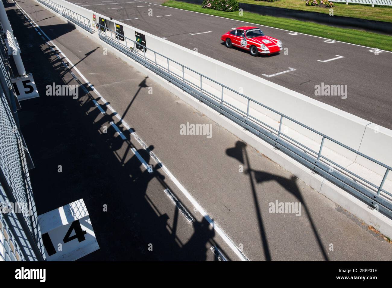 Bei einem Testtag für Revival auf der Goodwood Motor Racing Circuit, Chichester, West Sussex, UK Stockfoto