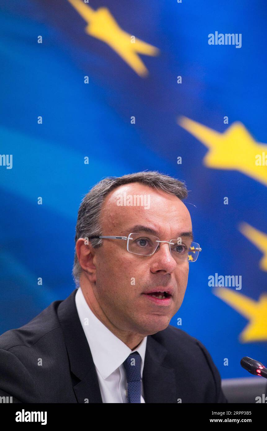 200309 -- ATHEN, 9. März 2020 -- der griechische Finanzminister Christos Staikouras spricht während einer Pressekonferenz in Athen, Griechenland, am 9. März 2020. Griechenland hat die europäischen Gläubiger aufgefordert, etwas Haushaltsspielraum zu gewähren, um die notwendigen zusätzlichen Ausgaben für die Bewältigung der neuartigen Coronavirus-Epidemie und den erhöhten Migrationsdruck zu bewältigen, sagte der griechische Finanzminister Christos Staikouras am Montag. GRIECHENLAND-ATHEN-FISKALSPACE-COVID-19-ANTRAG MARIOSXLOLOS PUBLICATIONXNOTXINXCHN Stockfoto