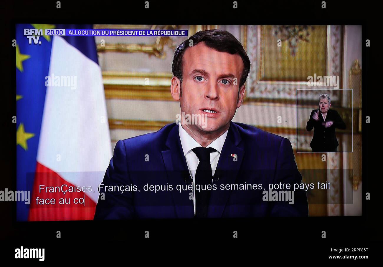200313 -- PARIS, 13. März 2020 -- der französische Präsident Emmanuel Macron wird bei einer Fernsehansprache vor der Nation in Paris, Frankreich, am 12. März 2020 abgebildet. Emmanuel Macron gab am Donnerstag bekannt, dass alle Bildungseinrichtungen ab Montag bis auf weiteres geschlossen bleiben. In der Zwischenzeit wird der öffentliche Nahverkehr geöffnet bleiben, und die zwei-Wahlrunden für die Kommunalwahlen werden wie für den 15. Und 22. März geplant fortgesetzt. FRANCE-PARIS-PRESIDENT-SPEECH GaoxJing PUBLICATIONxNOTxINxCHN Stockfoto