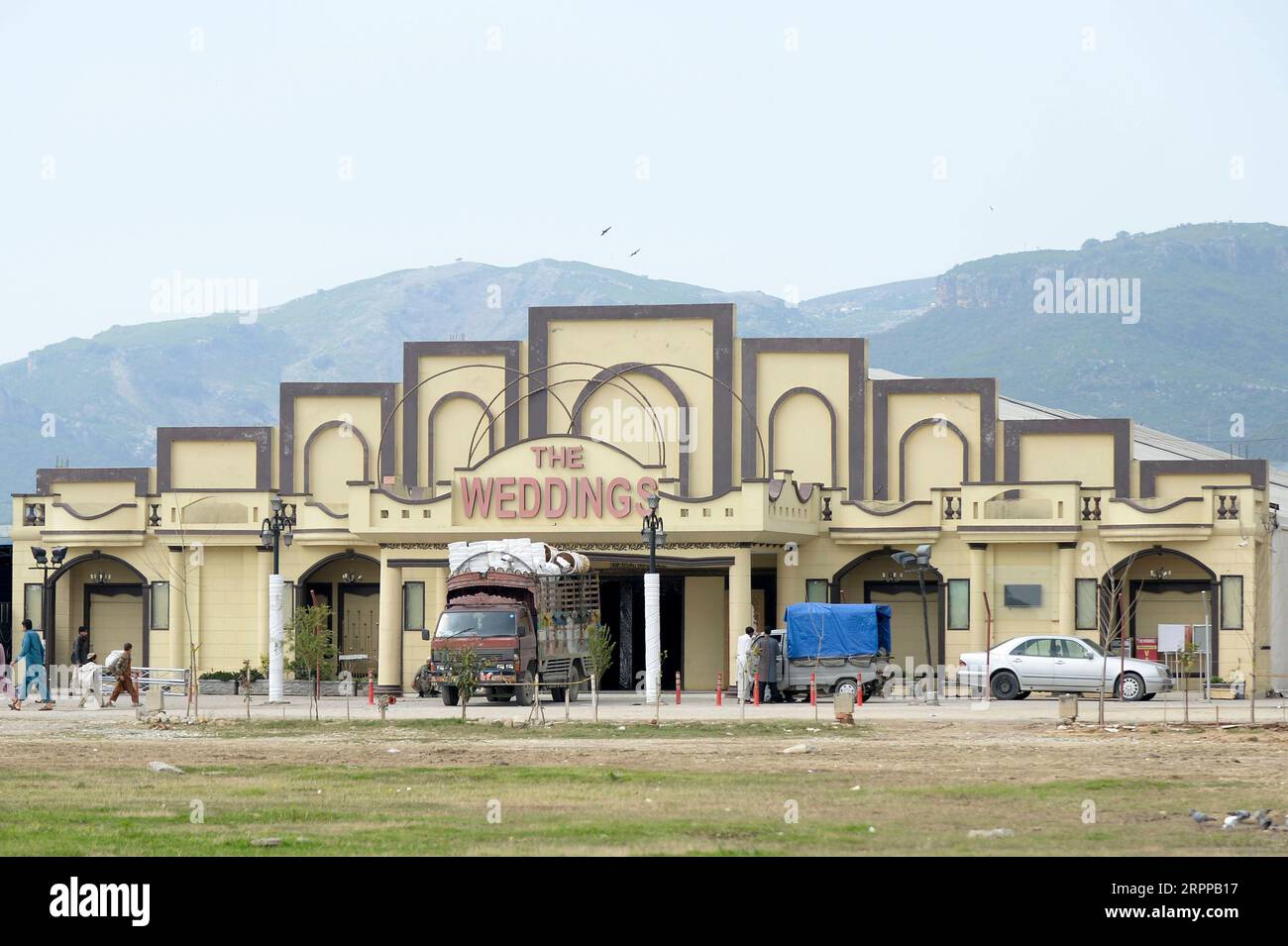 200314 -- ISLAMABAD, 14. März 2020 -- Ein geschlossener Hochzeitssaal wird in Islamabad, Hauptstadt von Pakistan, 14. März 2020 gesehen. Die pakistanische Regierung hat angekündigt, ihre Maßnahmen gegen COVID-19 im ganzen Land zu verbessern, nachdem 28 Menschen in den letzten 17 Tagen positiv auf das Virus getestet wurden, sagte der Sonderassistent des Premierministers für Gesundheit Zafar Mirza den Medien hier am Freitagabend. Das Land hat alle Arten von öffentlichen Versammlungen verboten, einschließlich Sport- und Kulturfestivals, Freizeitveranstaltungen in Kinos und Theatern, Hochzeitszeremonien in Hallen oder offenen Plätzen, Treffen mit Gefangenen, Co Stockfoto