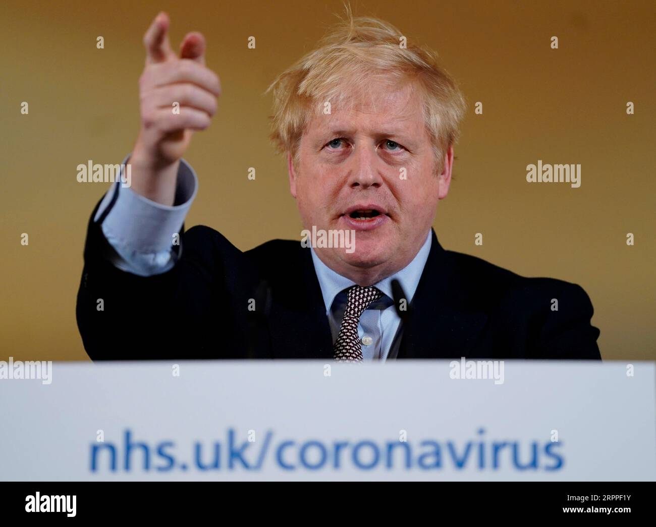200316 -- LONDON, 16. März 2020 Xinhua -- der britische Premierminister Boris Johnson spricht auf einer Pressekonferenz in der 10 Downing Street in London, Großbritannien, am 16. März 2020. Der britische Premierminister Boris Johnson forderte am Montag die Menschen, insbesondere die Bewohner des am schwersten betroffenen Londons, auf, unwesentliche Kontakte zur Bekämpfung der Verbreitung des neuartigen Coronavirus zu vermeiden, das seiner Meinung nach sehr störend sei. Boris Johnson gab sein erstes tägliches, im Fernsehen übertragenes Update zum Coronavirus, nachdem er eine Sitzung des COBRA-Notfallausschusses geleitet hatte, um die laufende Reaktion der Regierung auf das Coronavirus zu koordinieren. Andrew Parsons/ Stockfoto