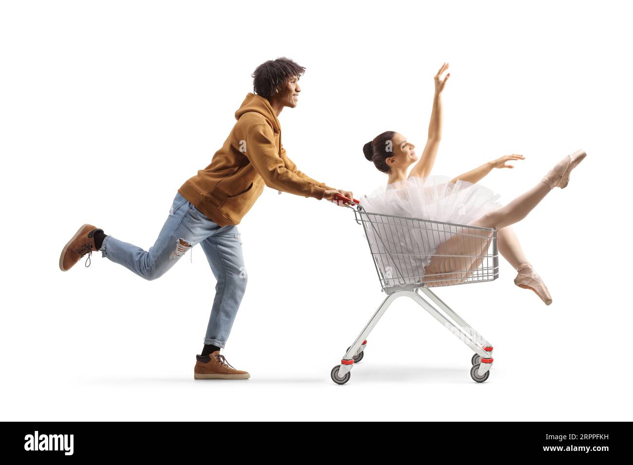 afroamerikaner schiebt eine Ballerina in einen Warenkorb isoliert auf weißem Hintergrund Stockfoto