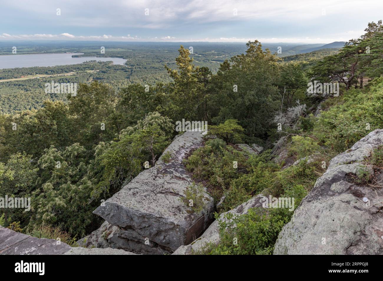 Blick auf den Weiss Lake vom Cheyenne Rock Village Park in der Nähe von Leesburg, Alabama Stockfoto