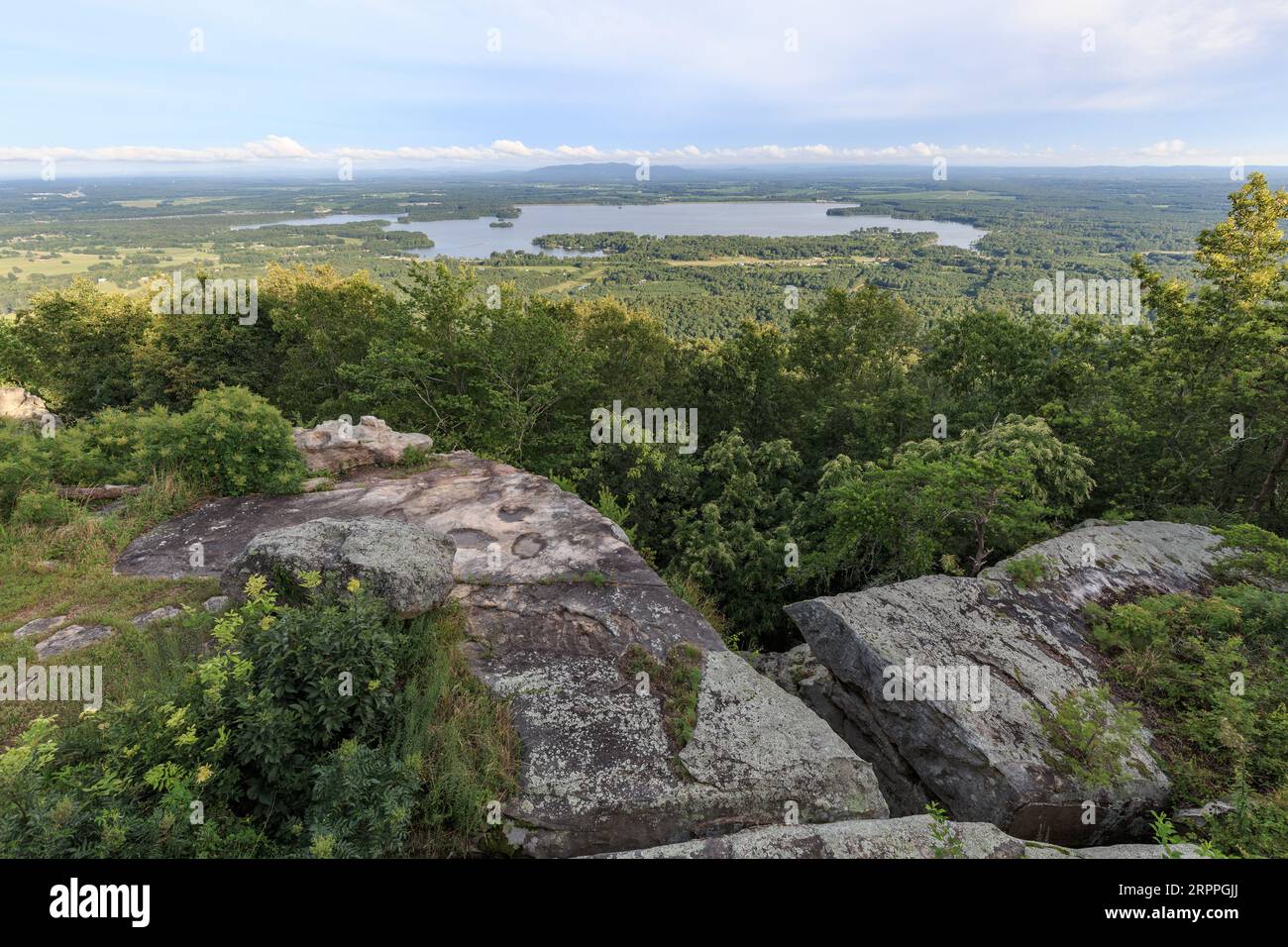 Blick auf den Weiss Lake vom Cheyenne Rock Village Park in der Nähe von Leesburg, Alabama Stockfoto