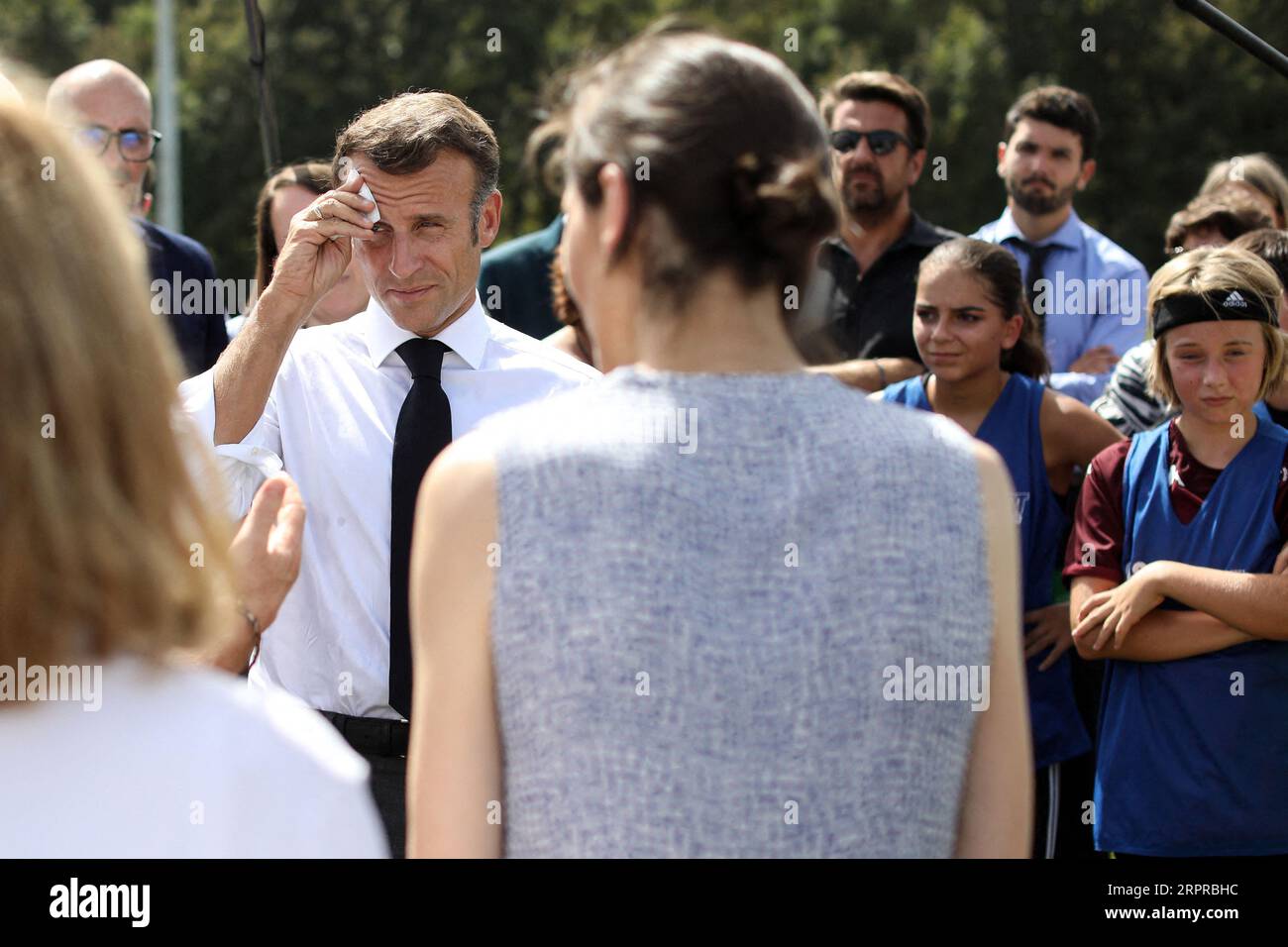 Orthez, Frankreich. September 2023. Der französische Präsident Emmanuel Macron besuchte am 5. September 2023 die Daniel-Argote-Mittelschule in Orthez, Frankreich. Foto: Stephane Lemouton/Pool/ABACAPRESS.COM Credit: Abaca Press/Alamy Live News Stockfoto