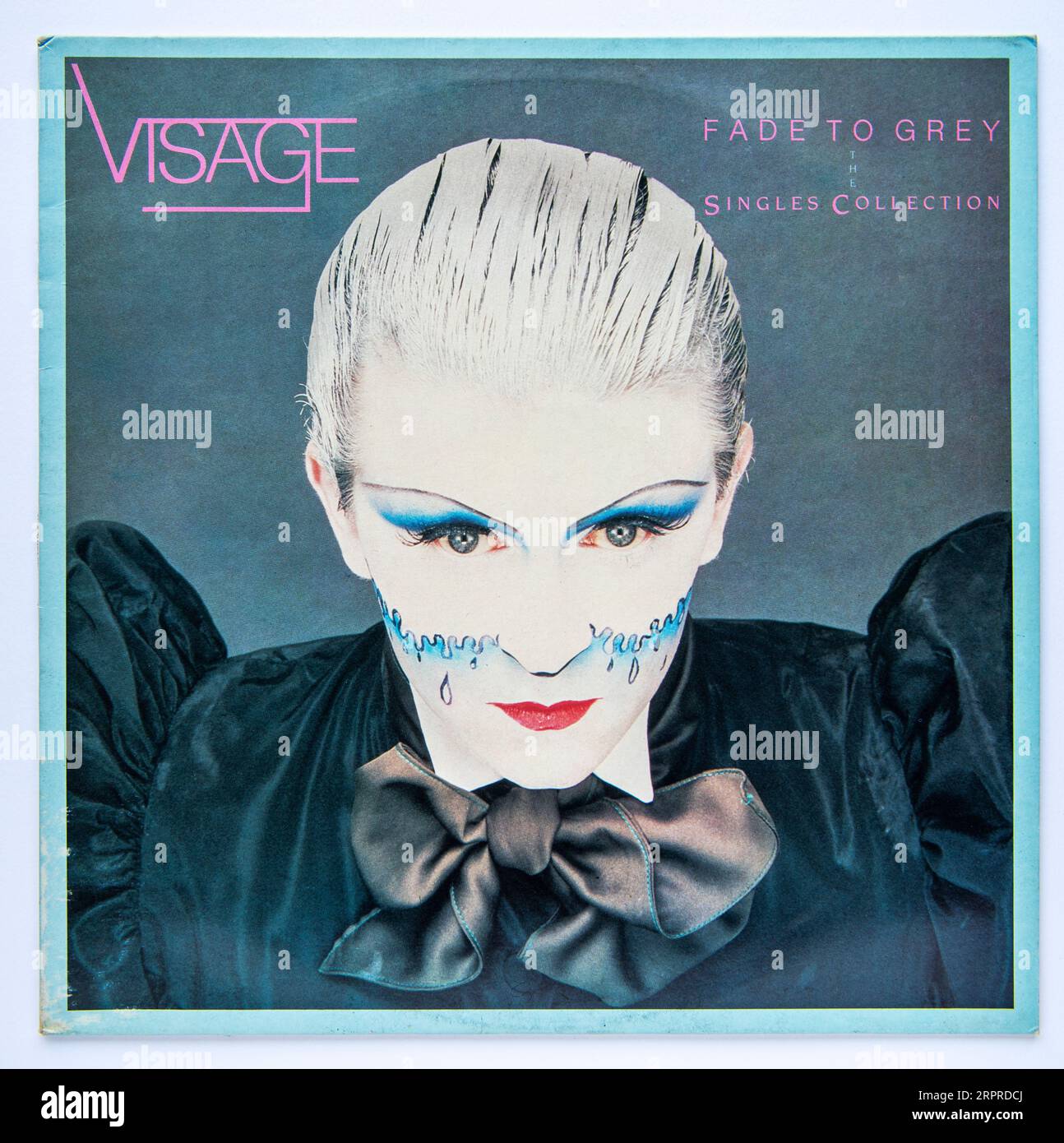LP-Cover Fade to Grey The Singles Collection, eine Kompilation von Visage, die 1983 veröffentlicht wurde Stockfoto