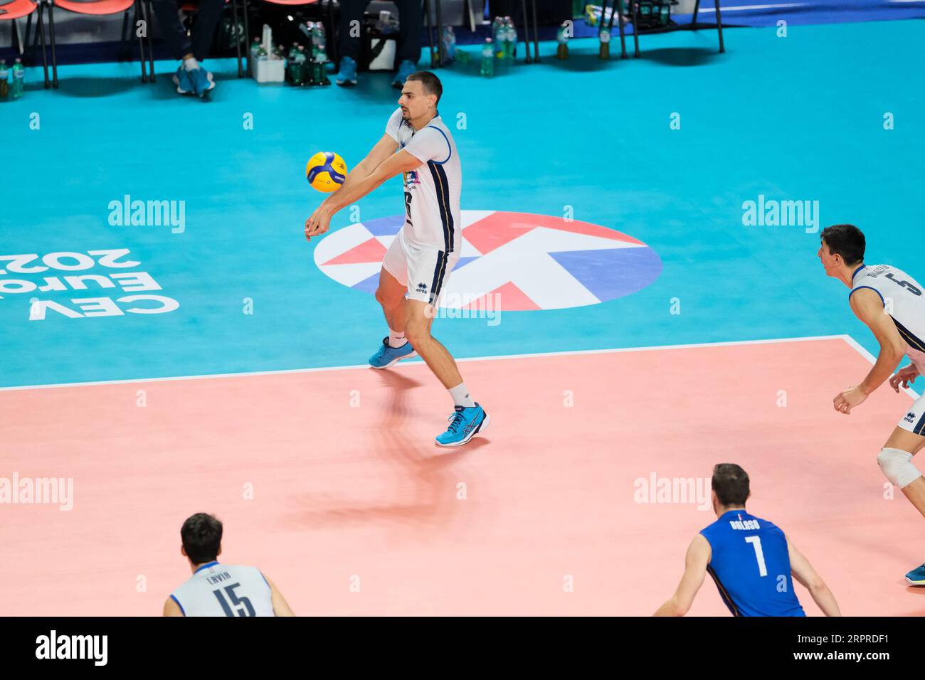 Ancona, Italien. September 2023. Simone Giannelli aus Italien wurde während der Finalrunde am 6. Tag der Volleyball-Europameisterschaft 2023 zwischen Italien und der Schweiz in Palaprometeo in Aktion gesehen. Endstand; Italien 3:0 Schweiz. (Foto: Davide Di Lalla/SOPA Images/SIPA USA) Credit: SIPA USA/Alamy Live News Stockfoto