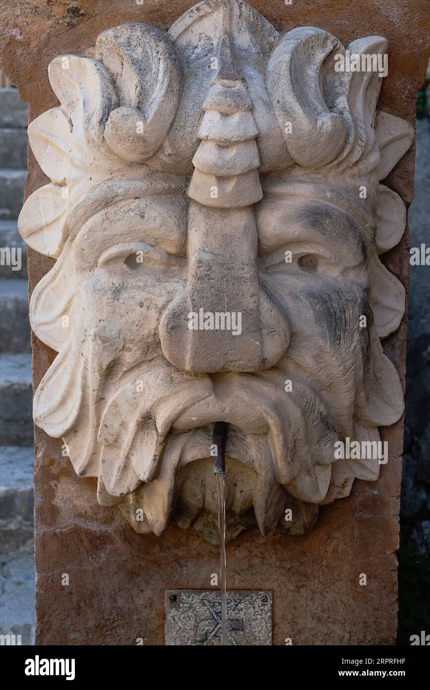 Spanien, Balearen, Mallorca, Palma de Mallorca, Altstadt. Wasserbrunnen in Form eines Tierkopfes. Stockfoto