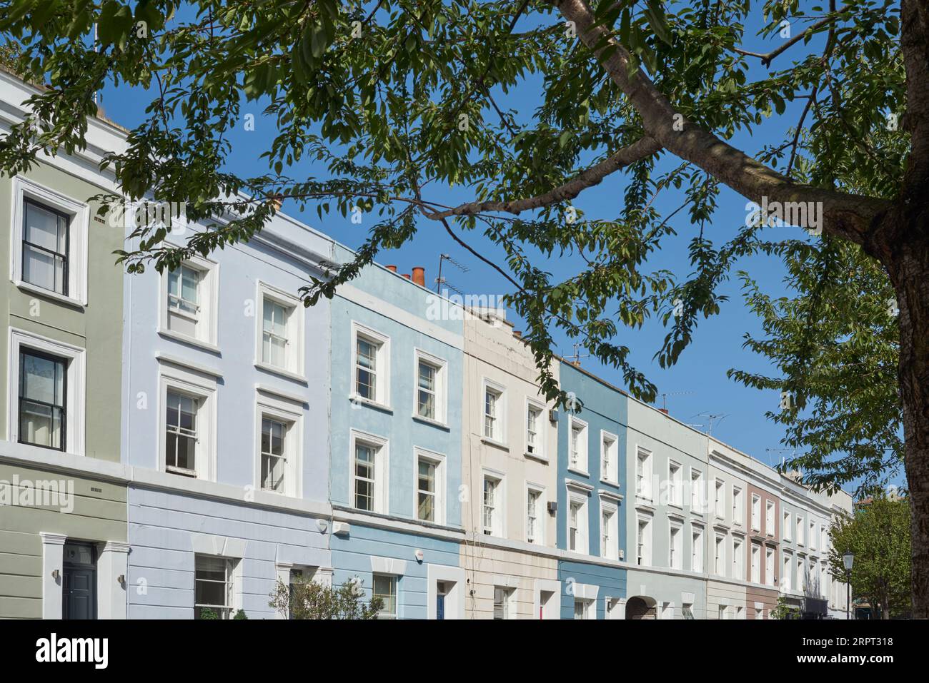 Viktorianische Terrassenfronten in der Lonsdale Road, Notting Hill, West London UK Stockfoto