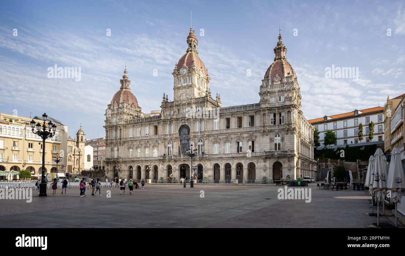 Das historische Rathaus von La Coruna in Maria Pita Sqaure in A Coruna, Galicien, Spanien am 22. August 2023 Stockfoto