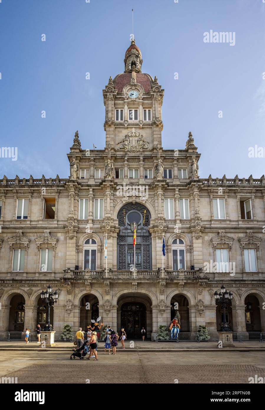 Das historische Rathaus von La Coruna in Maria Pita Sqaure in La Coruna, Galicien, Spanien am 22. August 2023 Stockfoto
