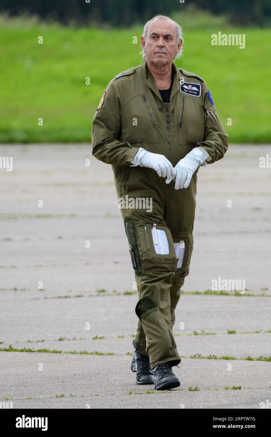 Sqn Ldr Bob Tuxford. Staffelführer Robert Tuxford AFC, Royal Air Force RAF, hatte ein Handley-Page-Victor-Flugzeug gerollt. Falklands war Veteran Pilot Stockfoto