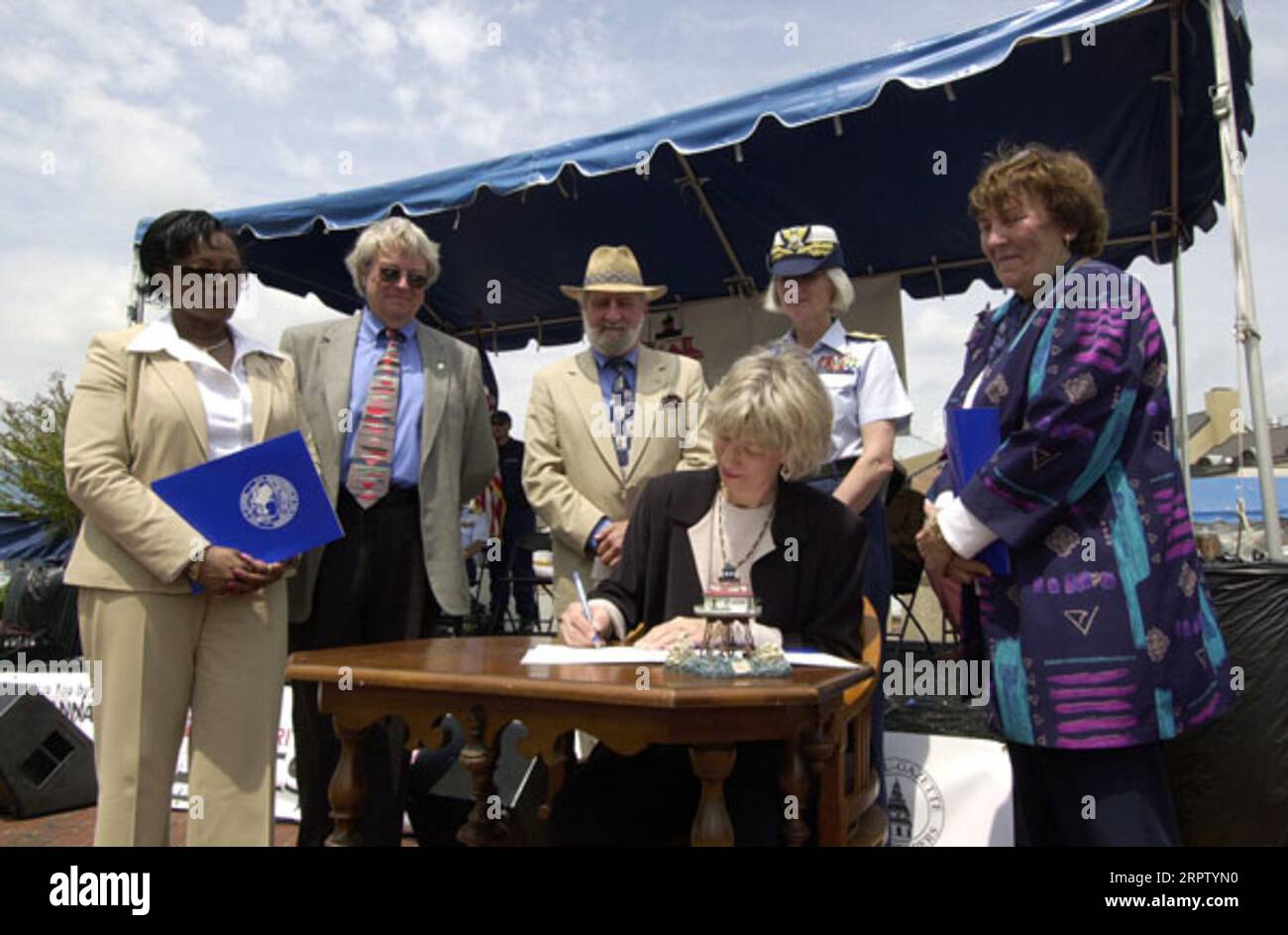 Besuch von Secretary Gale Norton in Annapolis, Maryland, für Zeremonien und damit verbundene Touren anlässlich des Transfers des Thomas Point Shoal Lighthouse von der US-Küstenwache in die Stadt Annapolis und ihren gemeinnützigen Partner, die U.S. Lighthouse Society Stockfoto