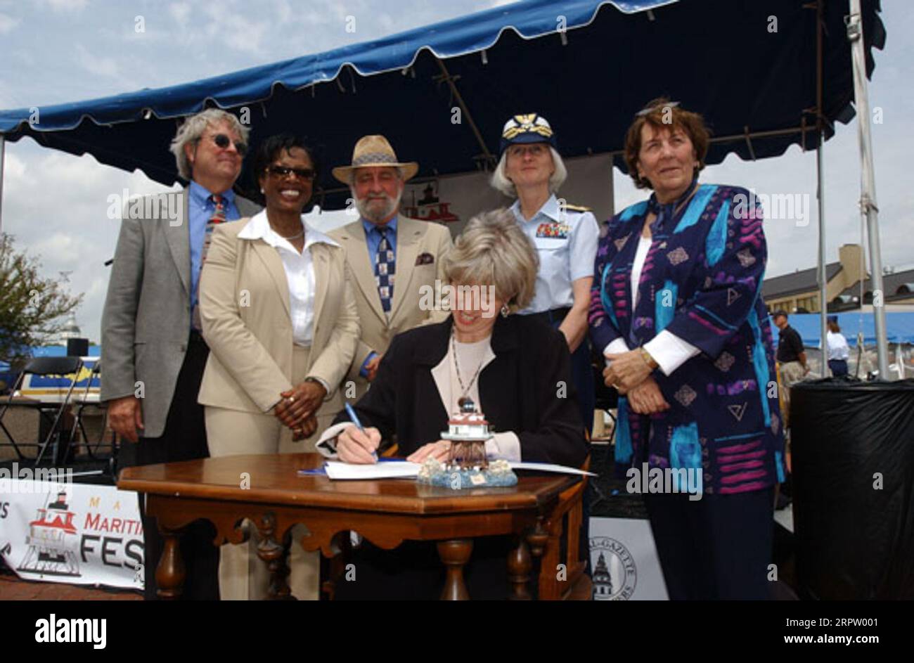 Besuch von Secretary Gale Norton in Annapolis, Maryland, für Zeremonien und damit verbundene Touren anlässlich des Transfers des Thomas Point Shoal Lighthouse von der US-Küstenwache in die Stadt Annapolis und ihren gemeinnützigen Partner, die U.S. Lighthouse Society Stockfoto