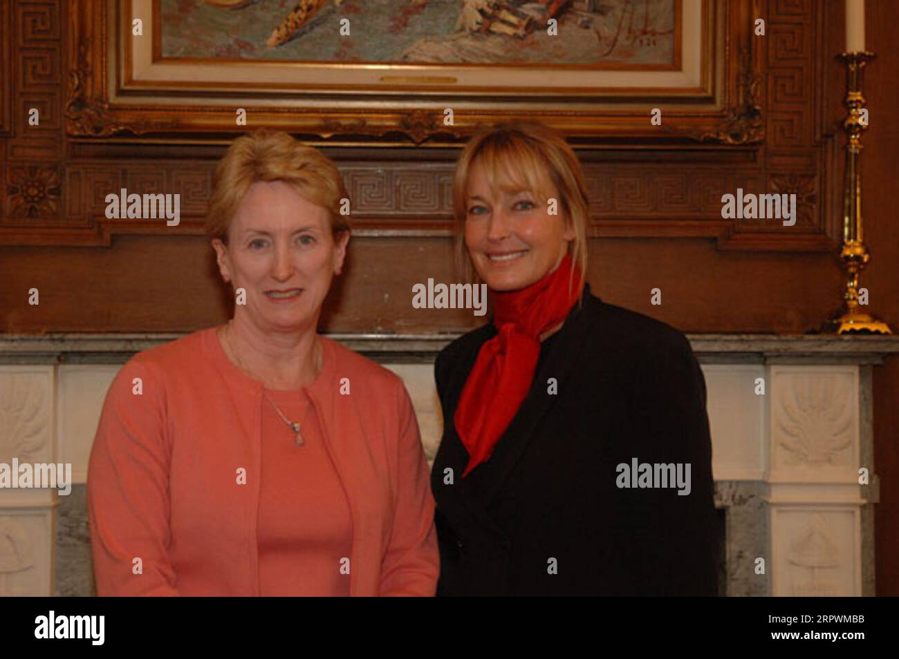 Besuch der Schauspielerin Bo Derek, rechts, im Hauptquartier des Innenministeriums, um die Bemühungen der Nationalen Pferdeschutzkoalition zur Beendigung der Schlachtung von Wildpferden zu diskutieren Stockfoto