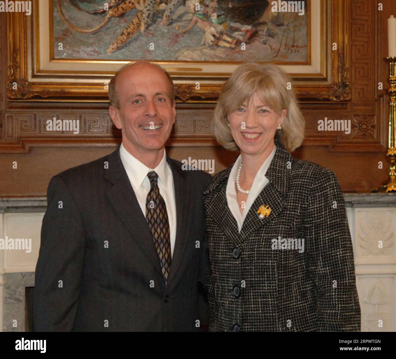 Minister Gale Norton mit Joseph Findaro Jr., Rechtsanwalt mit Spezialisierung auf natürliche Ressourcen und Umweltfragen für die in Florida ansässige Anwaltskanzlei Akerman Senterfitt und ehemaliger stellvertretender Innenminister für Wasser und Wissenschaft in der Reagan Administration Stockfoto