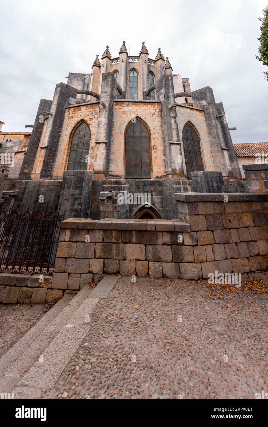 Die Kathedrale von Girona, auch bekannt als die Kathedrale der Heiligen Maria von Girona, ist eine römisch-katholische Kirche in Girona, Katalonien, Spanien. Stockfoto