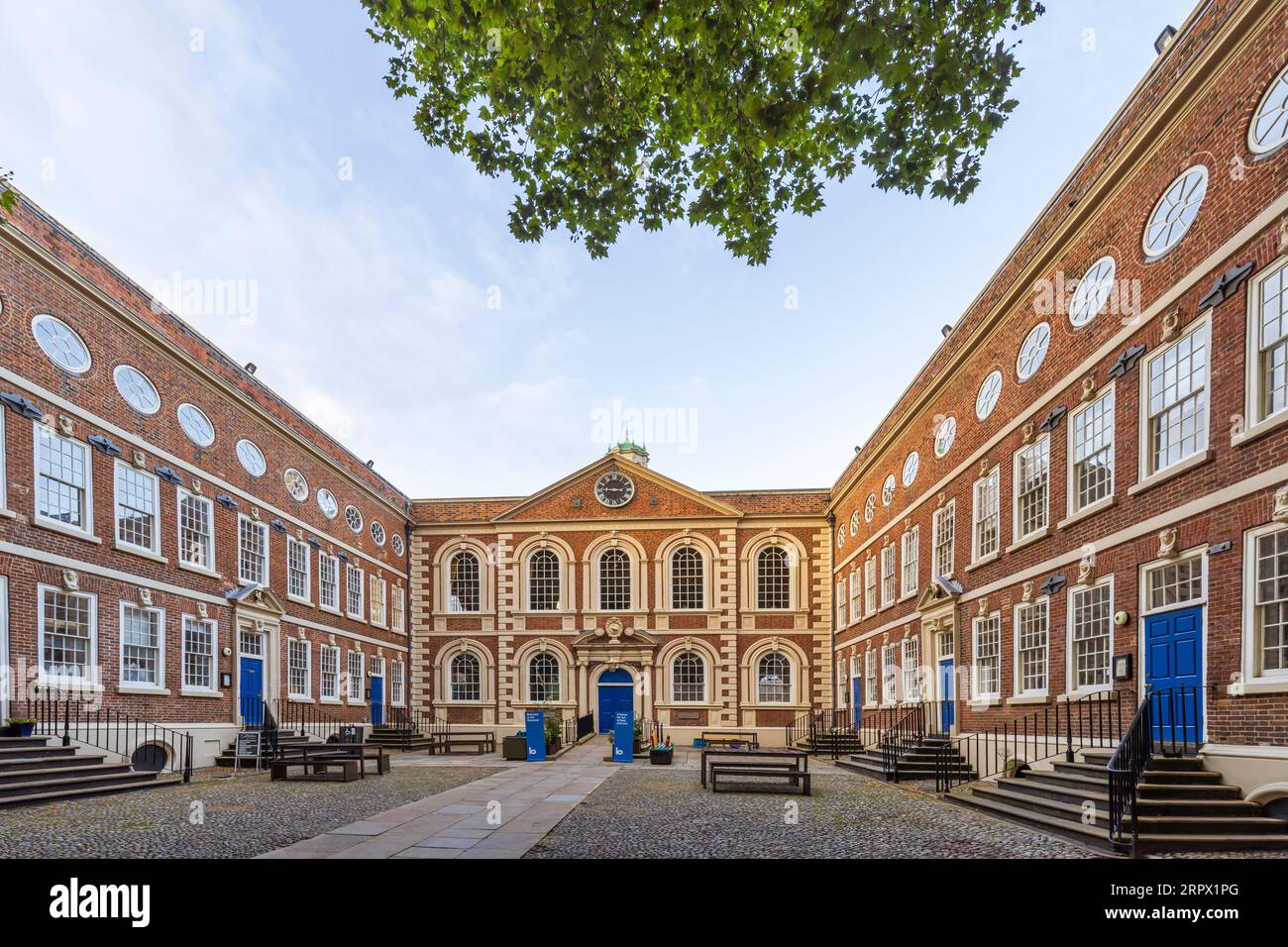 Bluecoat Chambers wurde 1716 als Wohltätigkeitsschule erbaut und ist heute ein kreatives Zentrum für Kunstgalerien, Musik, Ausstellungen, Druckstudios und Kulturveranstaltungen Stockfoto