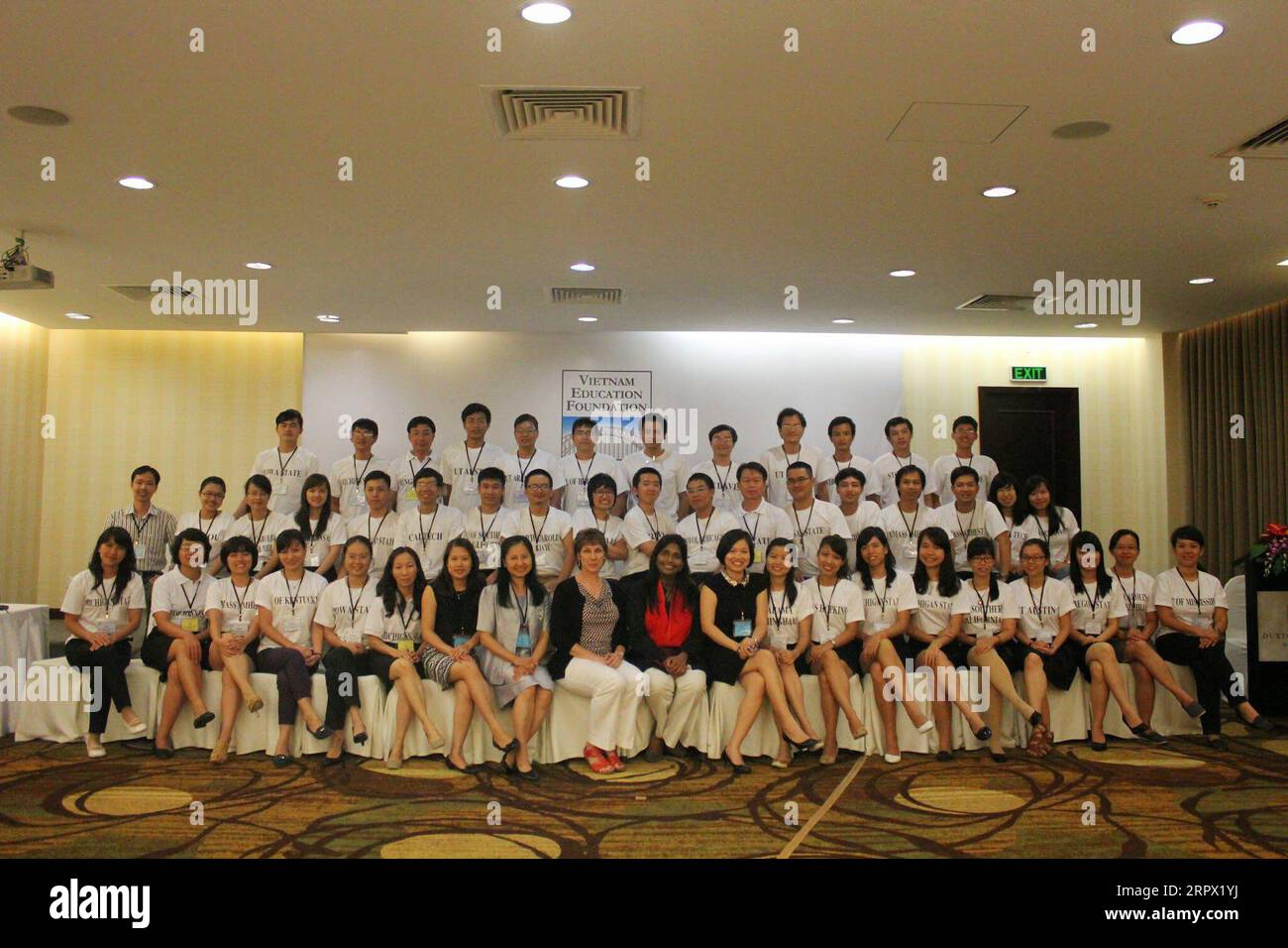 2014 Orientierungshilfe vor der Abreise für Stipendiaten und Gastwissenschaftler in Dong Nai, Vietnam. Aufzeichnungen über Stipendien und Stipendienstiftungen, Amtsträger und Veranstaltungen. Stockfoto