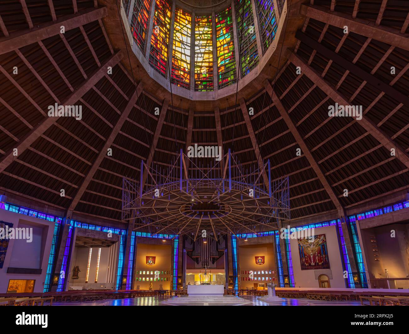 Innenraum der Liverpool Metropolitan Cathedral, Merseyside, Liverpool, Großbritannien Stockfoto