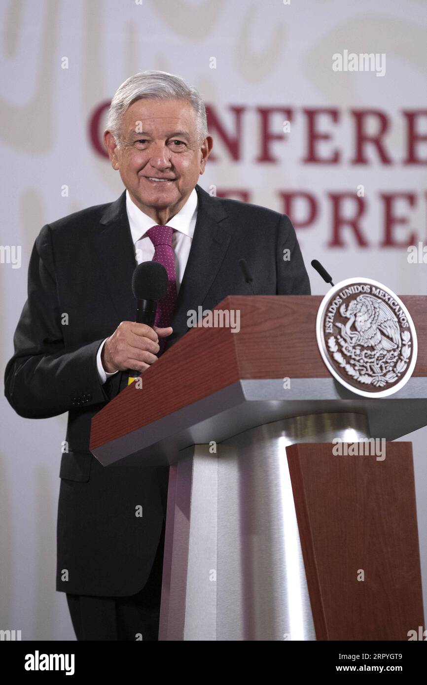 200702 -- MEXIKO-STADT, 2. Juli 2020 -- der mexikanische Präsident Andres Manuel Lopez Obrador reagiert auf eine Pressekonferenz in Mexiko-Stadt, Mexiko, 1. Juli 2020. Das US-Mexiko-Kanada-Abkommen USMCA trat offiziell am Mittwoch in Kraft und ersetzte das 26 Jahre alte Nordamerikanische Freihandelsabkommen NAFTA. STR/Xinhua MEXIKO-MEXIKO-STADT-USMCA-TRITT IN KRAFT XinxYuewei PUBLICATIONxNOTxINxCHN Stockfoto
