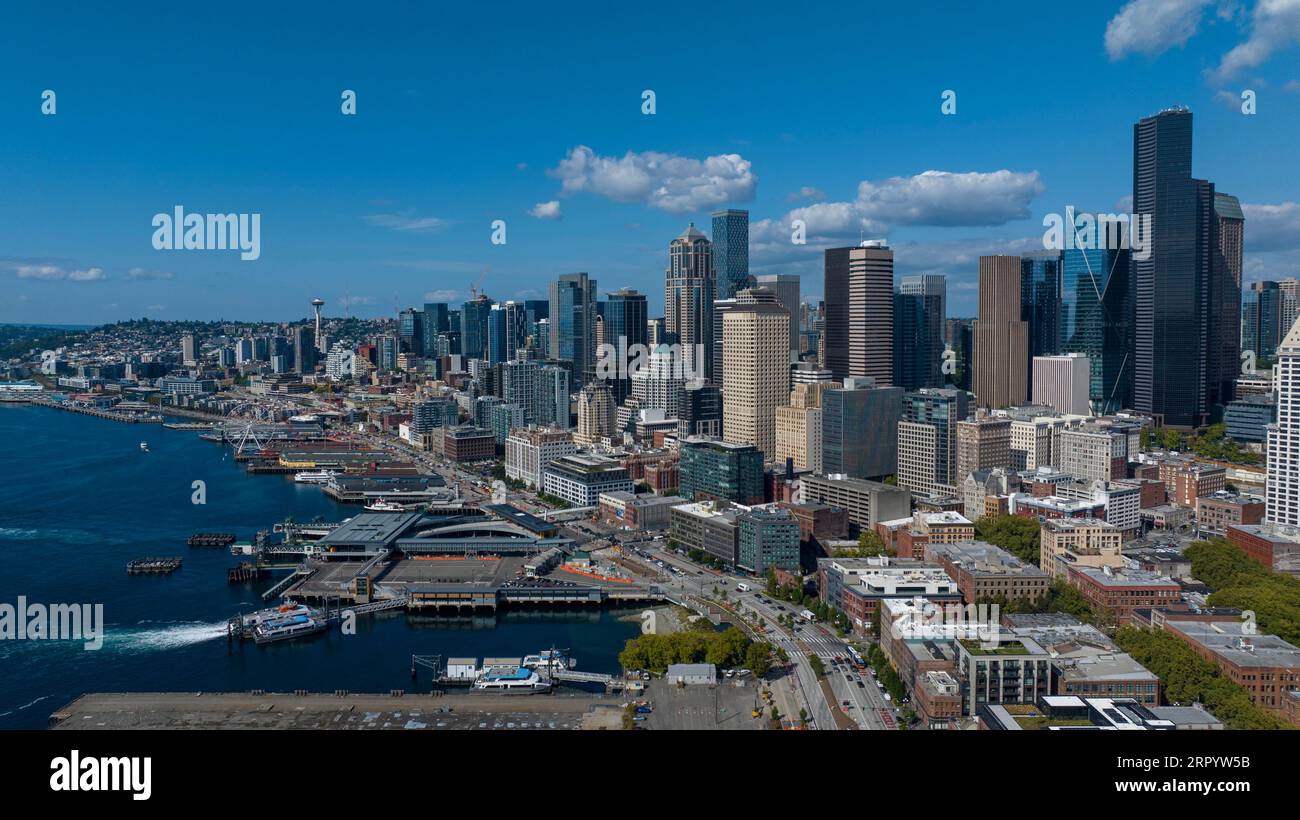 Seattle, WA, USA. September 2023. Luftaufnahme von Seattle, Washington. Es ist eine Hafenstadt an der Westküste der Vereinigten Staaten. Sie ist die bevölkerungsreichste Stadt sowohl im Bundesstaat Washington als auch im Pazifischen Nordwesten Nordamerikas. (Bild: © Walter G Arce SR Grindstone Medi/ASP) NUR REDAKTIONELLE VERWENDUNG! Nicht für kommerzielle ZWECKE! Stockfoto