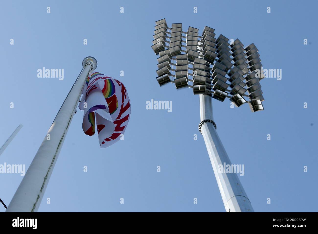 Allgemeine Ansicht des Flutlichts und der Flagge vor Essex CCC vs. Middlesex CCC, LV Insurance County Championship Division 1 Cricket im Cloud County G Stockfoto