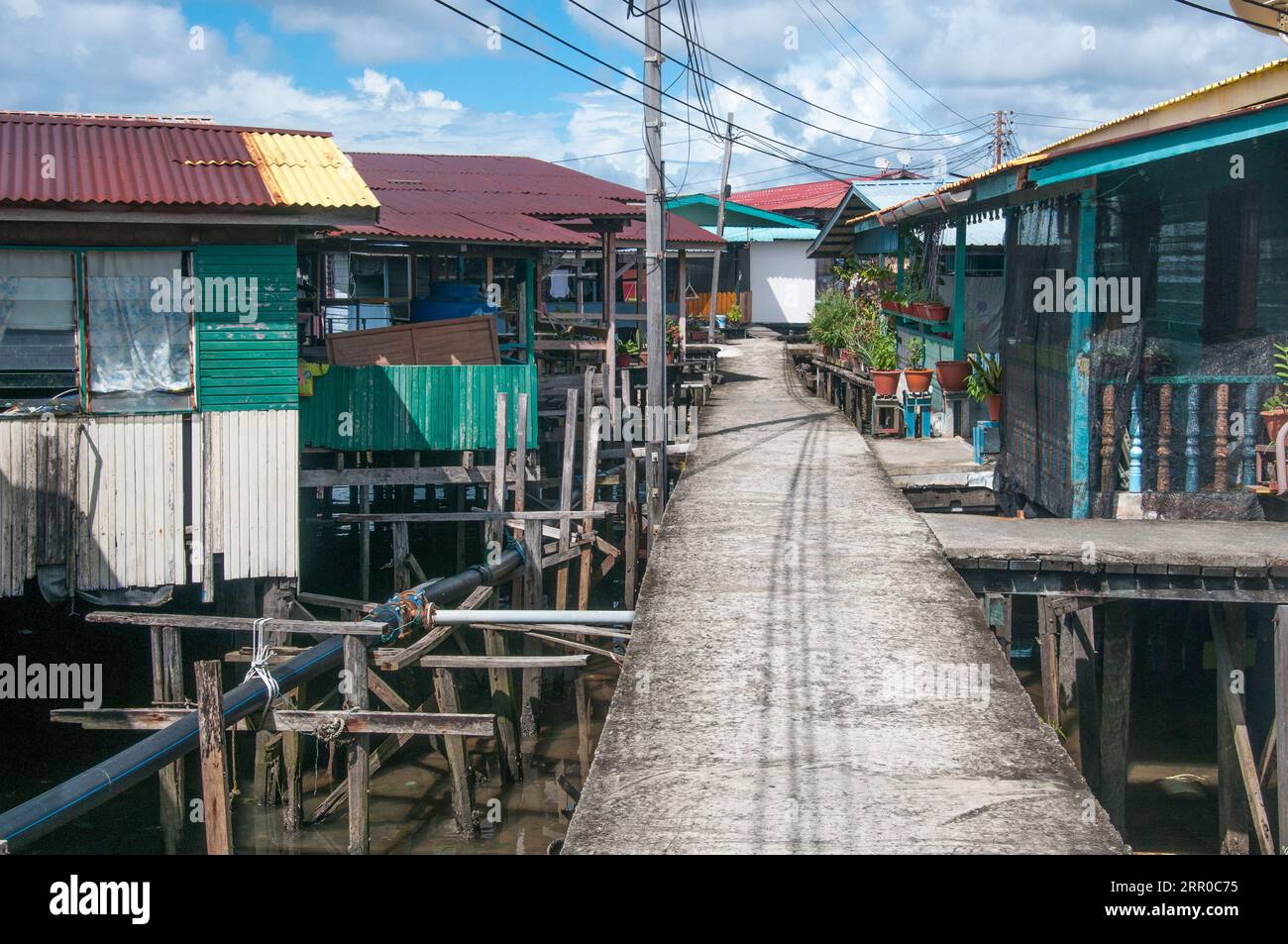 Kampung Ayer, schwimmendes Dorf oder Pfahldorf auf Labuan Island, Malaysia Stockfoto