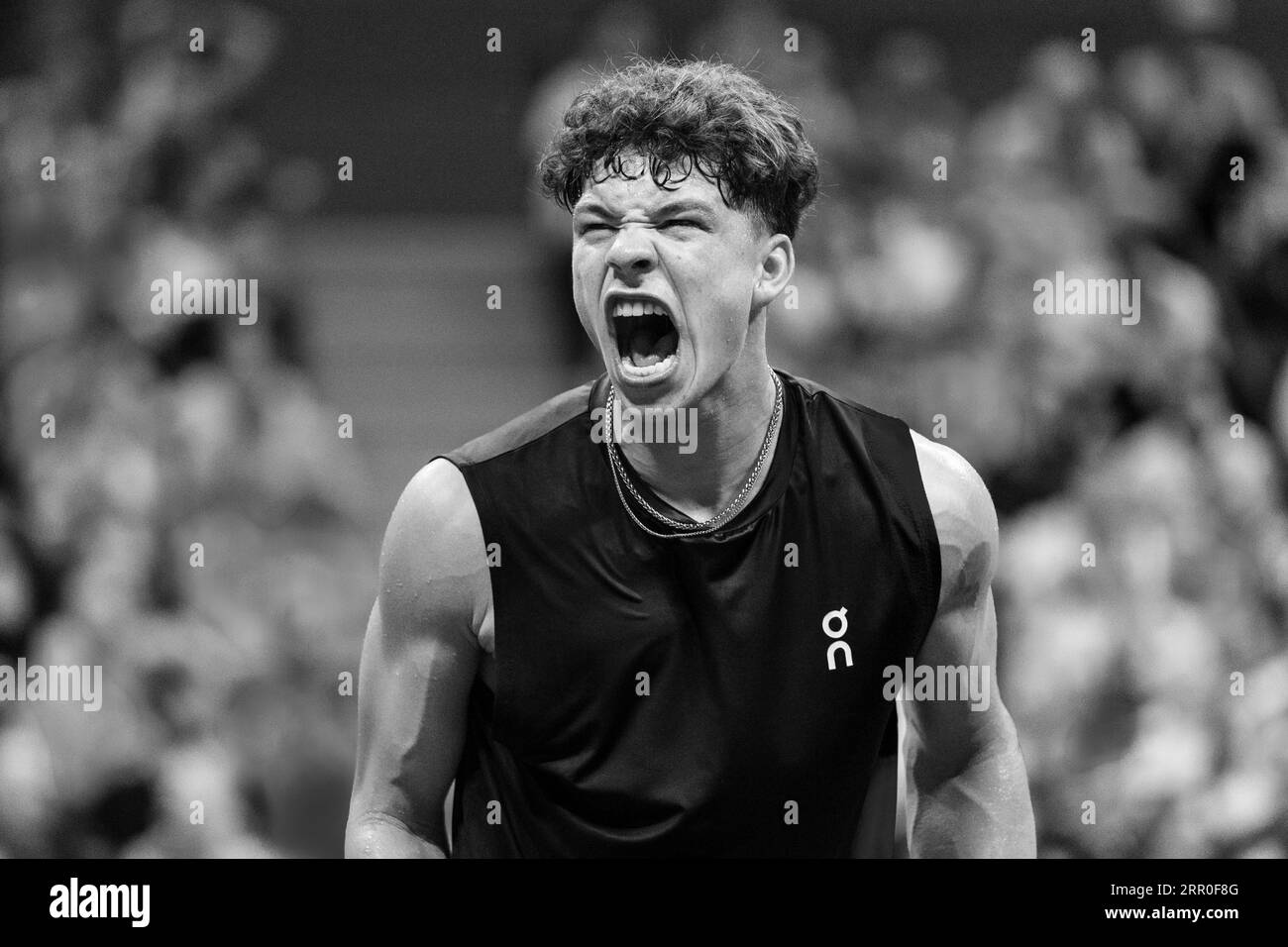 Ben Shelton aus den USA reagiert während der Viertelfinalrunde gegen Frances Tiafoe aus den USA bei den US Open Championships im Billie Jean King Tennis Center in New York am 5. September 2023 Stockfoto