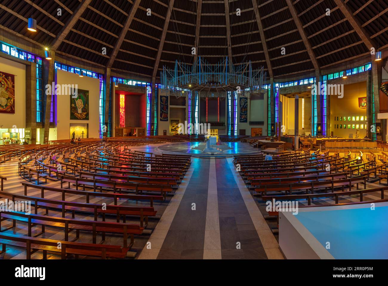 Innenraum der Liverpool Metropolitan Cathedral, Merseyside, Liverpool, Großbritannien Stockfoto