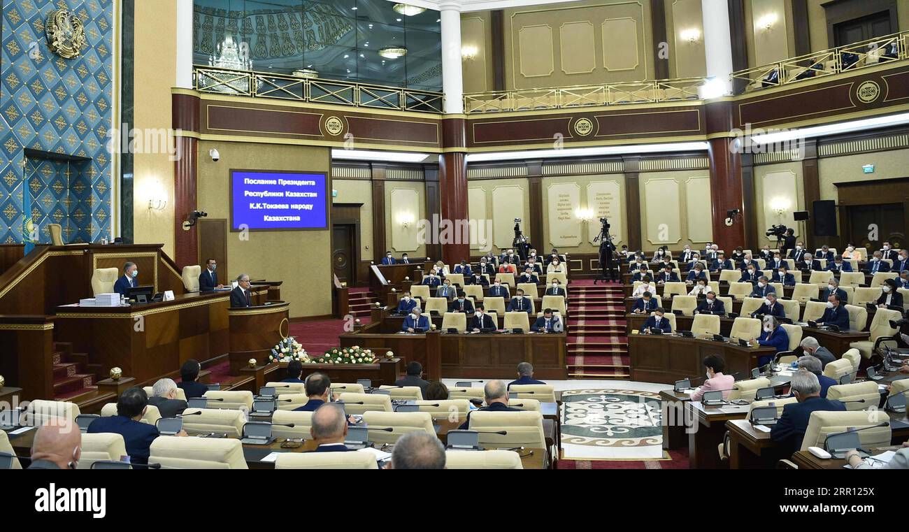 200901 -- NUR-SULTAN, 1. September 2020 -- Foto aufgenommen am 1. September 2020 zeigt kasachischen Präsidenten Kassym-Jomart Tokajew, der die jährliche Rede vor der Nation in einer Parlamentssitzung in nur-Sultan, Kasachstan, hält. Der kasachische Präsident Kassym-Jomart Tokajew hielt am Dienstag die jährliche Ansprache vor der Nation, in der er die Hauptziele der Entwicklung des Landes nach der Krise darlegte. /Handout über Xinhua KASACHSTAN-NUR-SULTAN-TOKAYEV-JAHRESADRESSE Kasachstan sxpresidentialxpressxservice PUBLICATIONxNOTxINxCHN Stockfoto