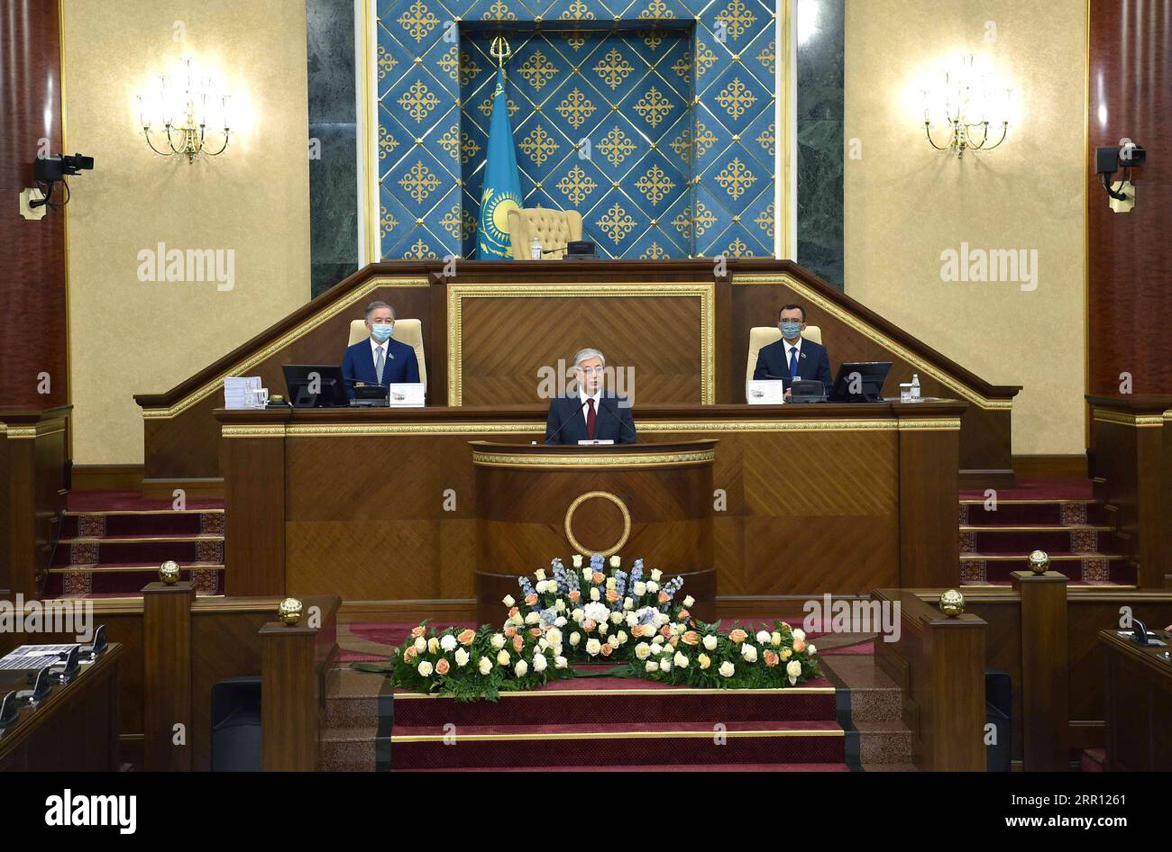 200901 -- NUR-SULTAN, 1. September 2020 -- kasachischer Präsident Kassym-Jomart Tokajew hält die jährliche Rede vor der Nation in einer Parlamentssitzung in nur-Sultan, Kasachstan, am 1. September 2020. Der kasachische Präsident Kassym-Jomart Tokajew hielt am Dienstag die jährliche Ansprache vor der Nation, in der er die Hauptziele der Entwicklung des Landes nach der Krise darlegte. /Handout über Xinhua KASACHSTAN-NUR-SULTAN-TOKAYEV-JAHRESADRESSE Kasachstan sxpresidentialxpressxservice PUBLICATIONxNOTxINxCHN Stockfoto