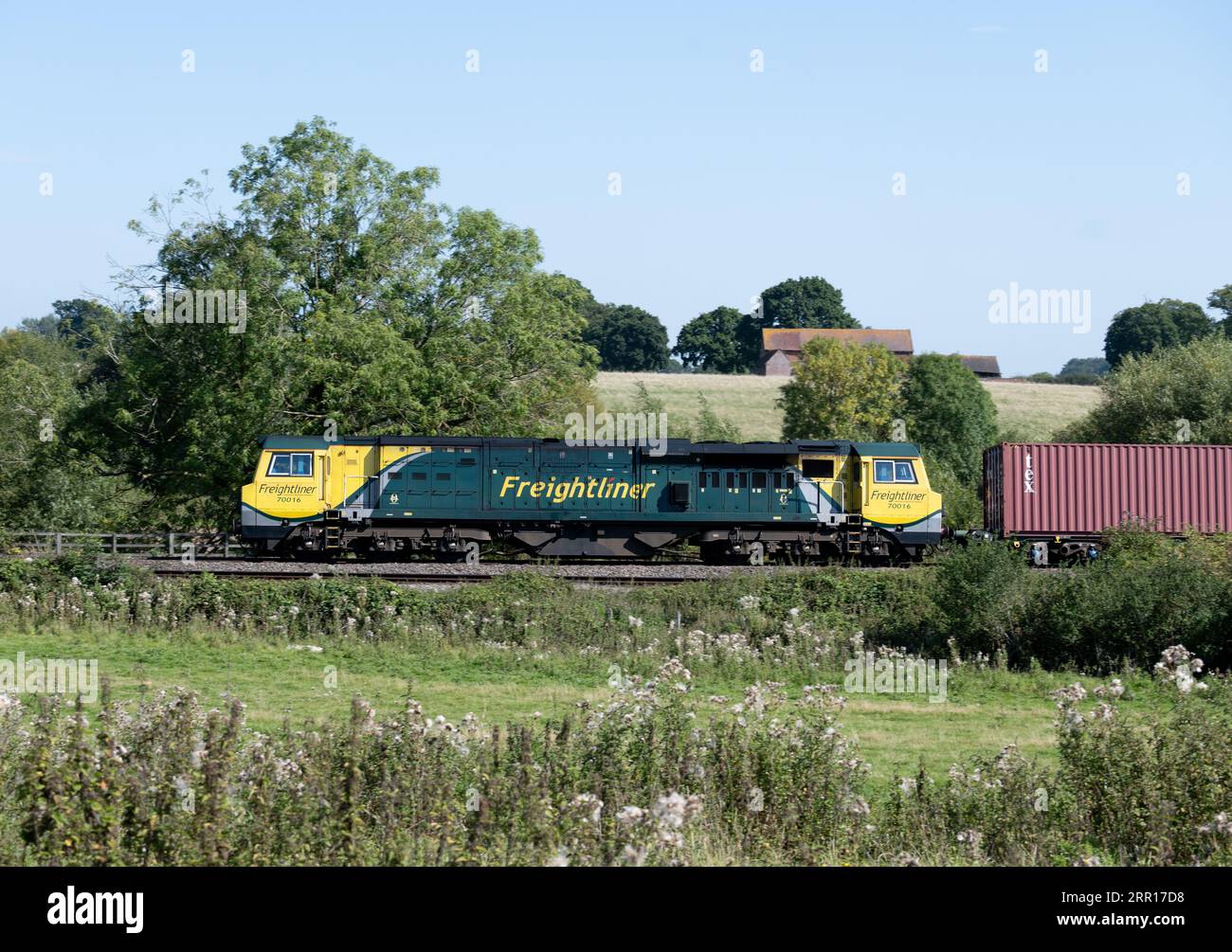 Diesellokomotive der Baureihe 70 Nr. 70016, die einen freightliner-Zug zieht, Warwickshire, England, Großbritannien Stockfoto