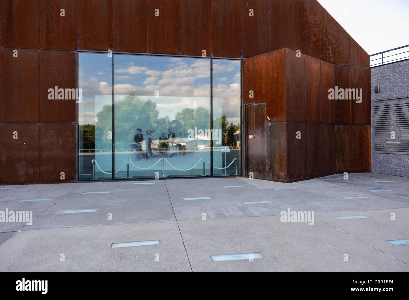 Markowa, Polen - September 2023, Ulma Family Museum of Poles Saving Jews in World war II, Front Building from the Outside, Ulmowie z Markowej, Polska Stockfoto