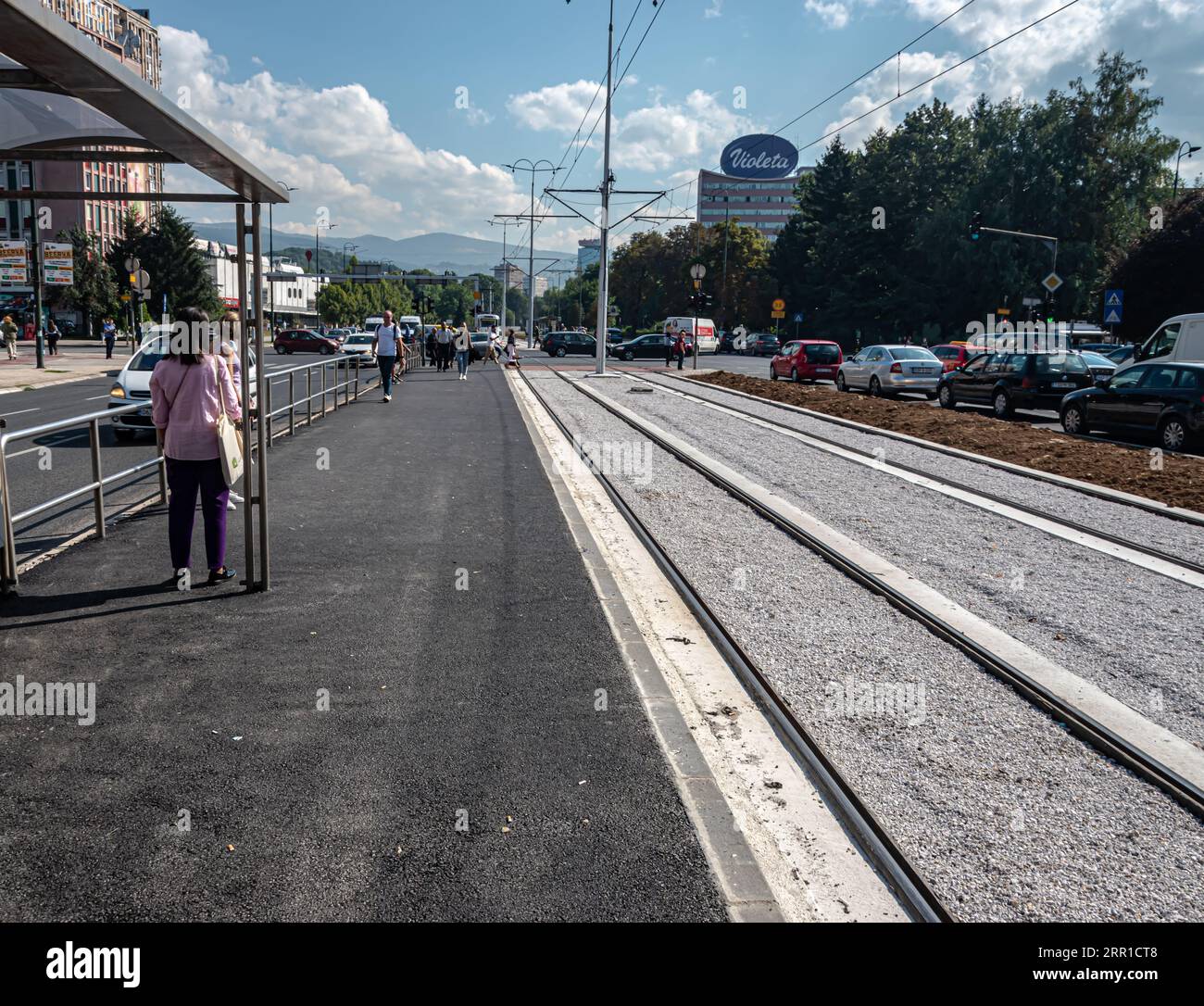 Renovierte Sarajevo Straßenbahnlinie zwischen Skenderija - Cengic Vila Stockfoto