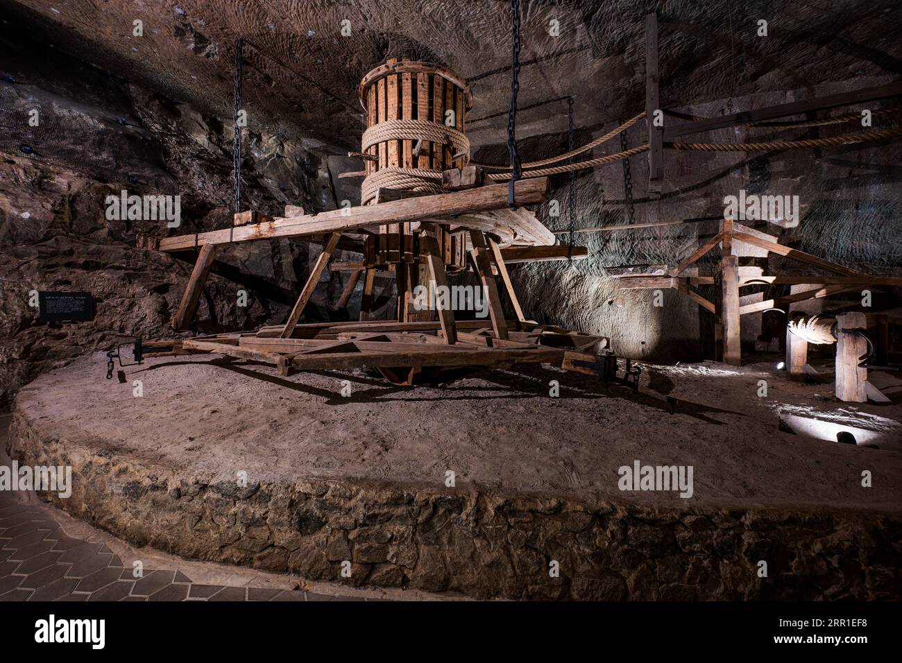 WIELICZKA, POLEN - 24. MAI 2023: Unterirdisches Salzbergwerk Wieliczka (13. Jahrhundert), eines der weltweit ältesten Salzbergwerke, in der Nähe von Krakau, Polen. Stockfoto
