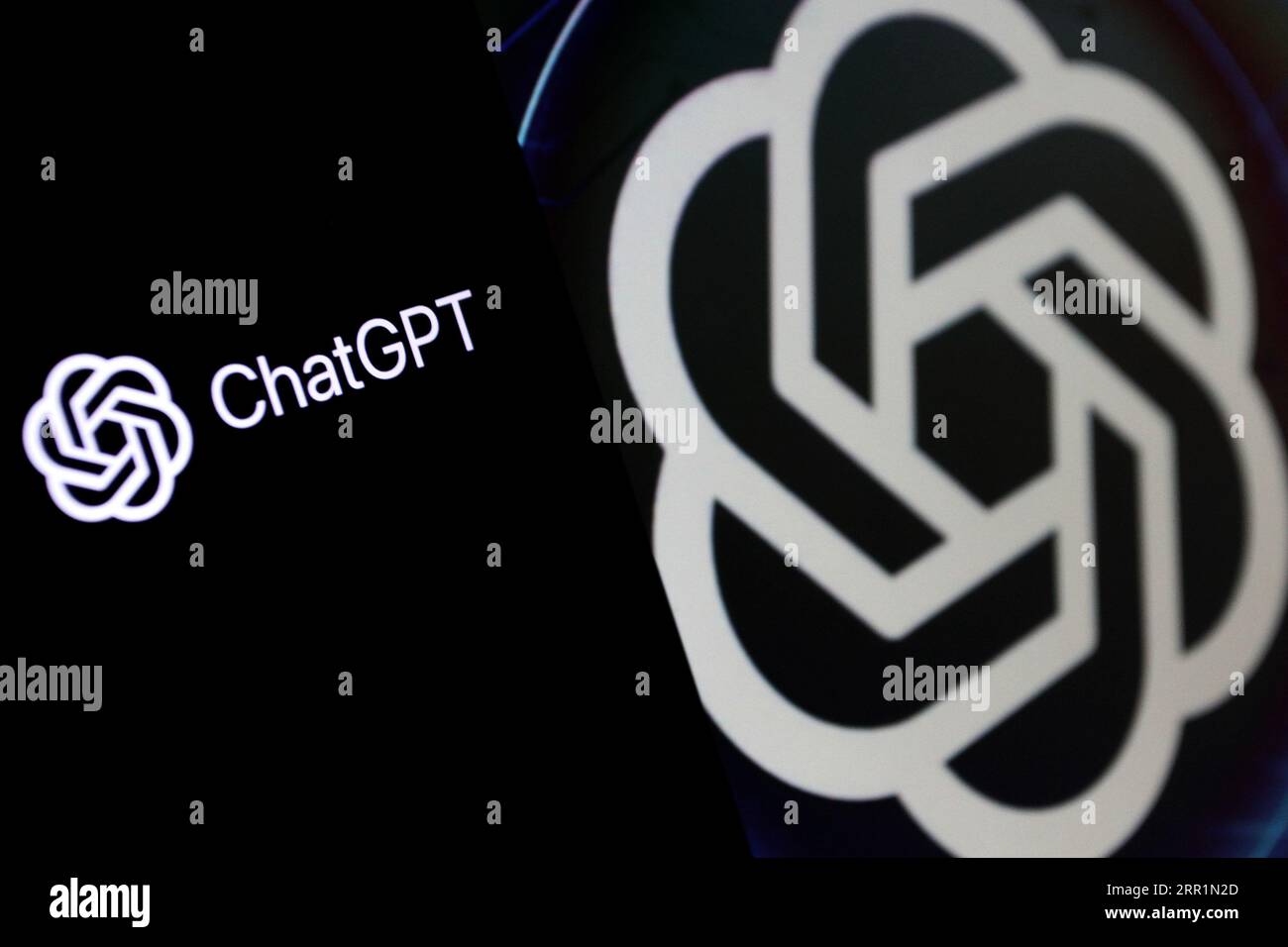 6. September 2023, Sleman, Yogyakarta, Indonesien: In dieser Foto-Illustration ist das KI-Chatbot-Logo ein generatives Sprachmodell, das Transformatortechnologie verwendet, um die Wahrscheinlichkeit des nächsten Satzes oder Wortes in einem Gespräch oder Textbefehl vorherzusagen. ChatGPT kann auf dem Smartphone-Bildschirm angezeigt werden. (Bild: © Angga Budhiyanto/ZUMA Press Wire) NUR REDAKTIONELLE VERWENDUNG! Nicht für kommerzielle ZWECKE! Stockfoto