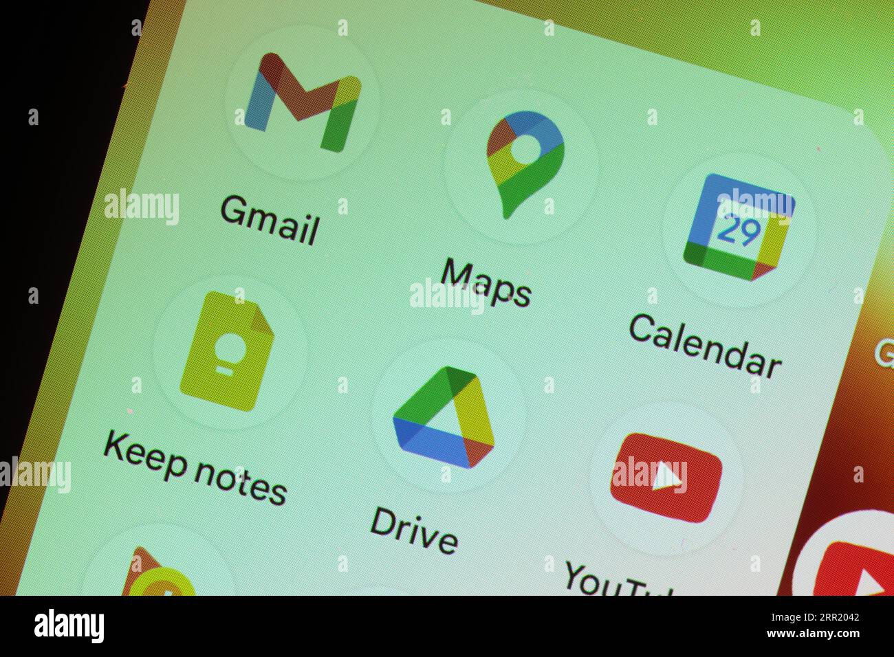 Google Apps, Google Mail, Karten, Kalender, Notizen behalten, Drive- und YouTube-Bildschirm des Pixel android-Telefons Stockfoto