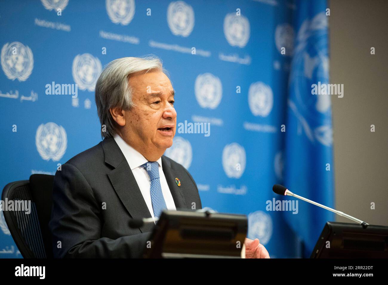 200929 -- VEREINTEN NATIONEN, 29. September 2020 -- UN-Generalsekretär Antonio Guterres spricht auf einer gemeinsamen Pressekonferenz mit dem kanadischen Premierminister Justin Trudeau und dem jamaikanischen Premierminister Andrew Holness, die nach einer hochrangigen Veranstaltung zur Entwicklungsfinanzierung am 29. September 2020 im UN-Hauptquartier in New York nicht im Bild war. UN-Generalsekretär Antonio Guterres forderte am Dienstag weitere Schuldenerleichterungen für arme und Länder mit mittlerem Einkommen, damit diese auf COVID-19 reagieren können. UN-GENERALSEKRETÄR-GEMEINSAME PRESSEKONFERENZ-KANADA-JAMAIKA-PREMIERMINISTER WANGXYING PUBLICATIONXNOTXINXCHN Stockfoto