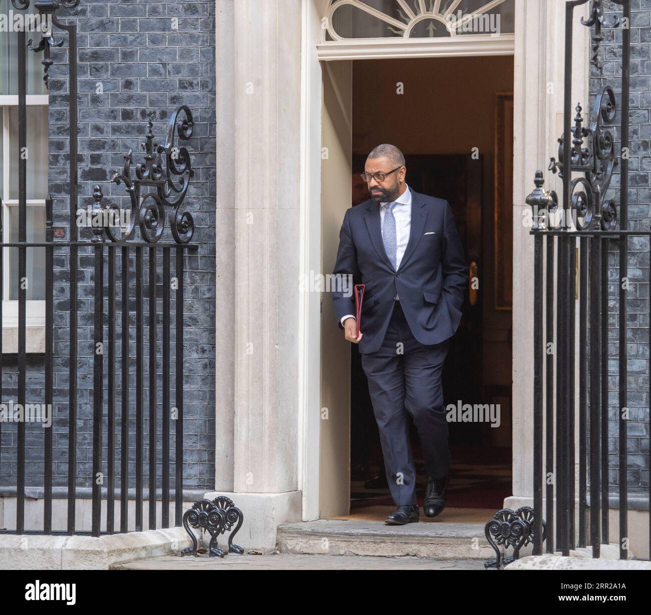 Downing Street, London, Großbritannien. September 2023. James Cleverly MP, Secretary of State for Foreign, Commonwealth and Development Affairs verlässt 10 Downing Street nach wöchentlichen Kabinettssitzungen. Gutschrift: Malcolm Park/Alamy Stockfoto