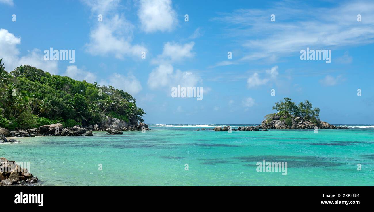 Panorama von Ile Souris, einer malerischen Insel in der Nähe des Märchenstrands auf der Insel Mahé, Seychellen Stockfoto