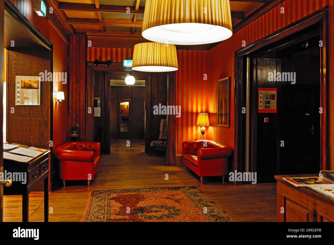 Hotel Bogota, Innenaufnahme mit morbider Innenausstattung, historisches Haus in der Schlueterstraße, Berlin, Deutschland Stockfoto
