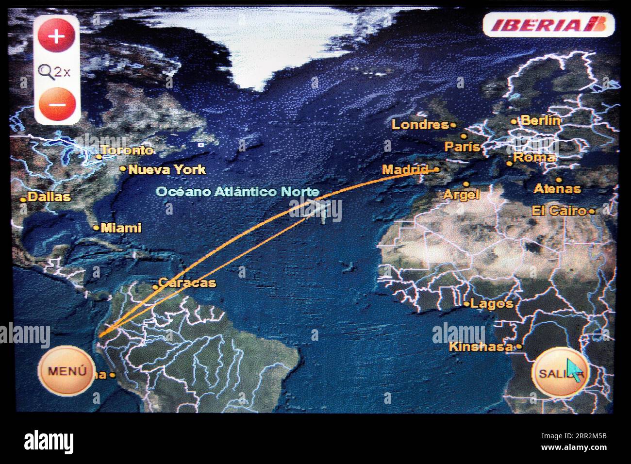 Bildschirm mit Nordatlantik, Flug Madrid nach Quito, Ecuador in Airbus, Iberia Airline Stockfoto